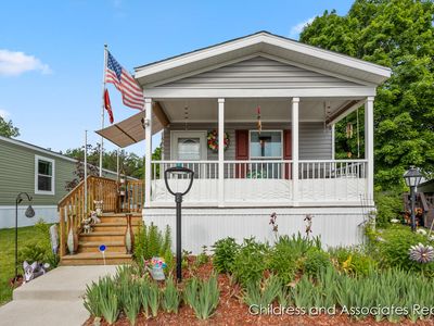 6869 Vinewood Ave NE