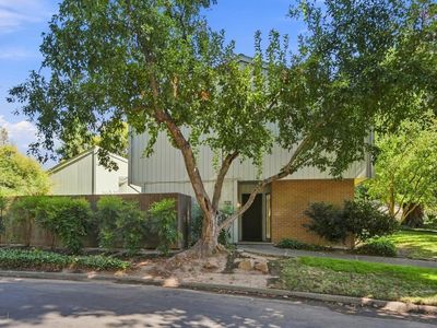 800 Elmhurst Cir