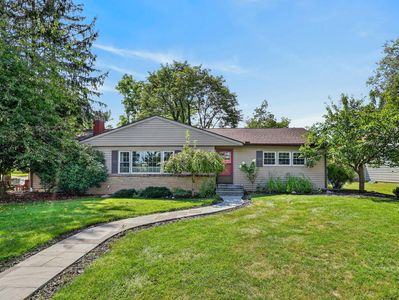 401 Lone Pine Ter