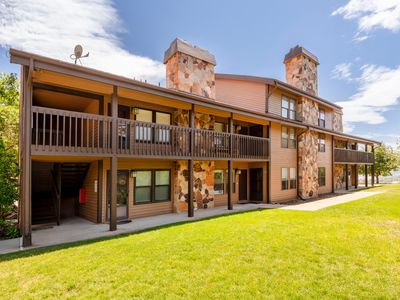 3615 N Wolf Lodge Dr #105
