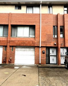615 W 25th Pl