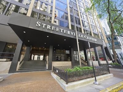 233 E Erie St APT 1110