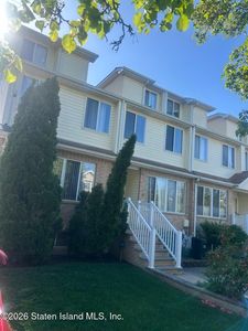 160 Kenilworth Ave