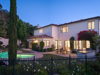 3686 Benedict Canyon Ln
