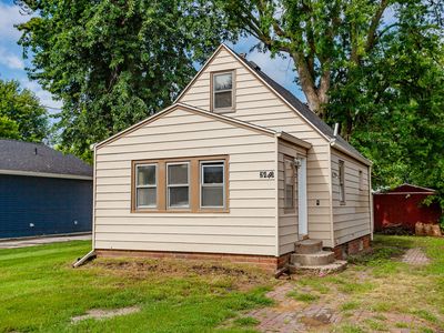 2416 E 38th Ct