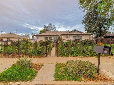 8523 & 8521 Lindley Ave