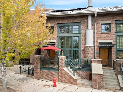 778 SW Industrial Way