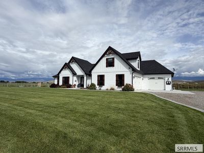 25 Northern Lights Rd