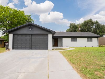 228 Hallbrook Dr