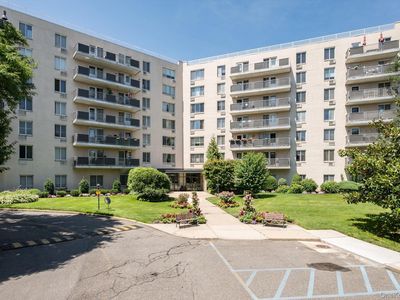135 Post Avenue #3R