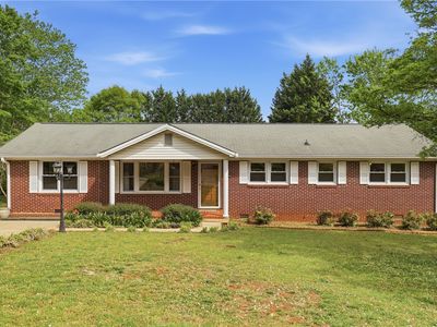 48 Montis Dr