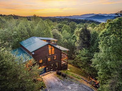 2010 Bluff Mountain Rd
