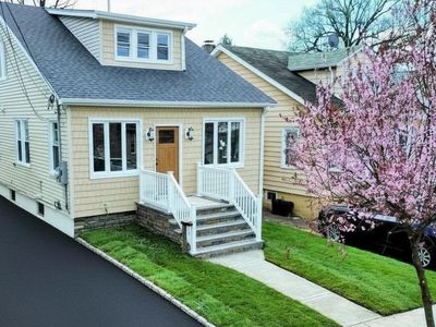 3 Raydol Ave