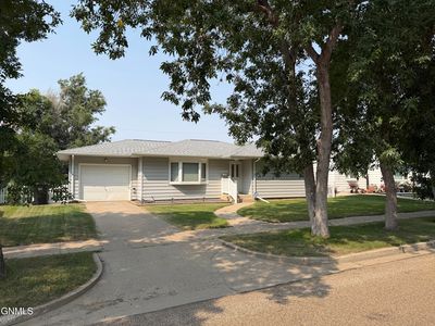 609 14th Ave W