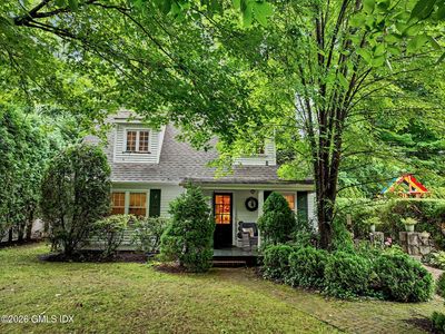33 Center Dr