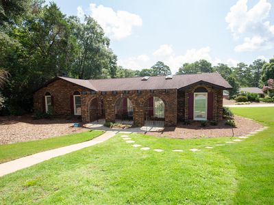 6036 Canterbury Dr