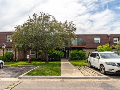 715 Grove Dr APT 206
