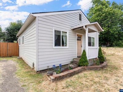 297 SW Walnut Ave