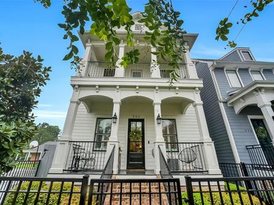 310 W 18th St