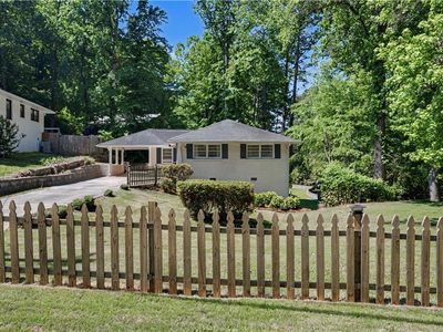 1942 Kenwood Rd SE