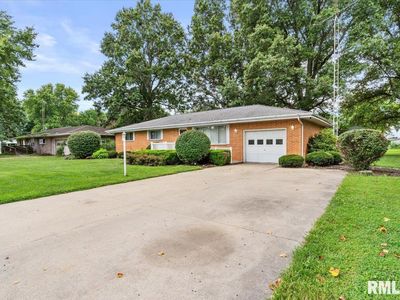 Property at 209 Sunset Dr, Virden, IL