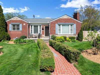 Property at 832 Loraine St, Grosse Pointe, MI