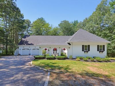 Property at 650 Crane Ave S, Taunton, MA