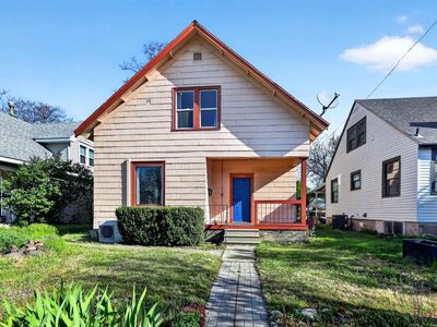 2202 W College Ave