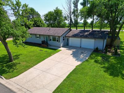 916 Birch Ave W