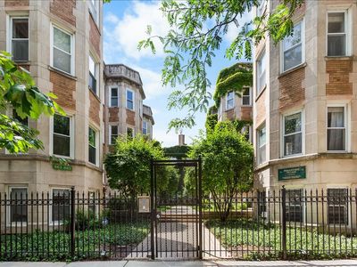 867 W Cornelia Ave #1