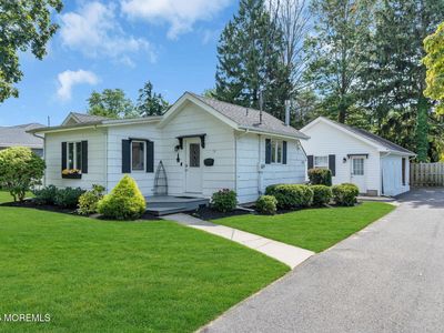 28 Hiawatha Avenue