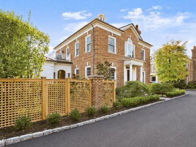 215 Milbank Ave #E