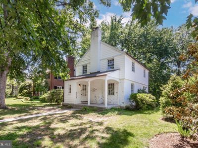 323 Broadmoor Rd