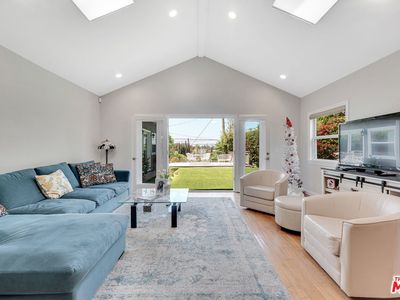 3733 Willowcrest Ave