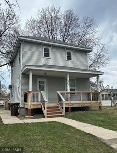 216 Birch Ave S