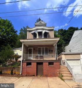 842 Water St