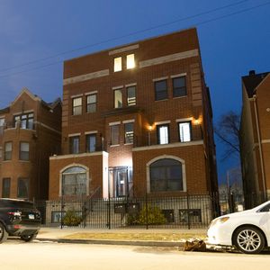 4453 S Lake Park Ave Unit 6