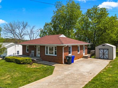 335 E Hillcrest Dr