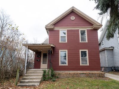 541 Coit Ave NE