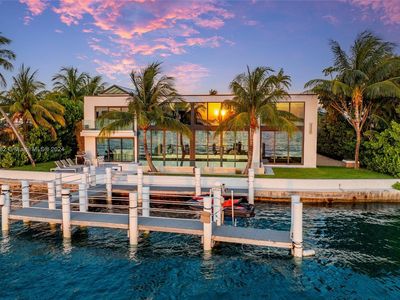 7960 Biscayne Point Cir