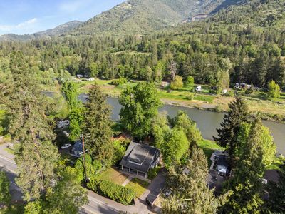 6560 Rogue River Hwy