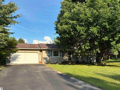 Property at 6228 Applewood Ln, Williamsburg, MI