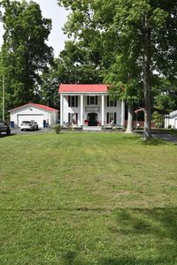 736 Lakeshore Dr