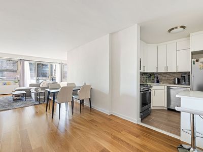 300 E 40th St APT 5F