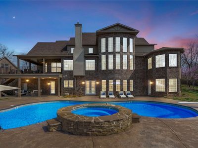 407 NW Linebarger Ln