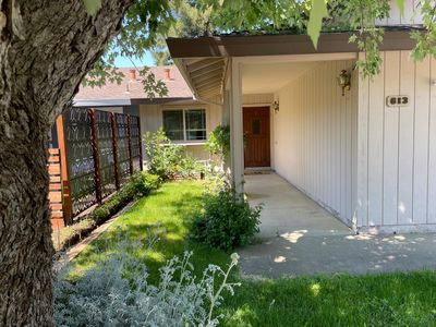613 Hermosa Pl