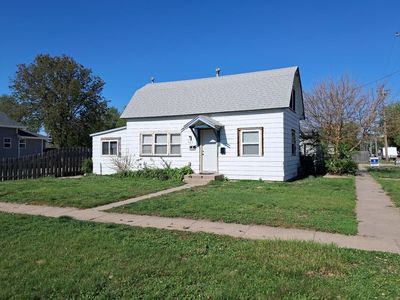 702 S WALNUT