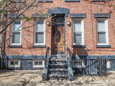 352 7th St APT 6
