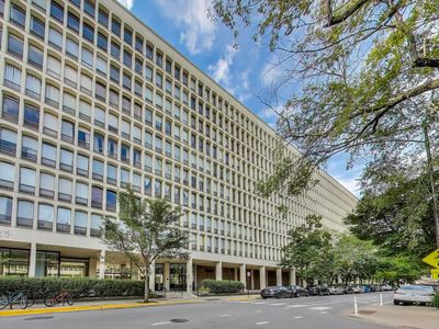 1401 E 55th St APT 602N