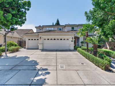 2116 E Steinbeck Dr